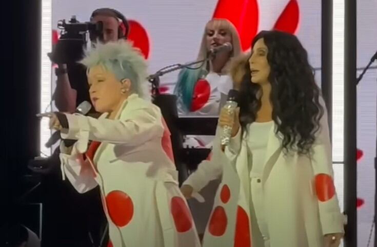 Cher dio la sorpresa en el concierto despedida de Cyndi Lauper