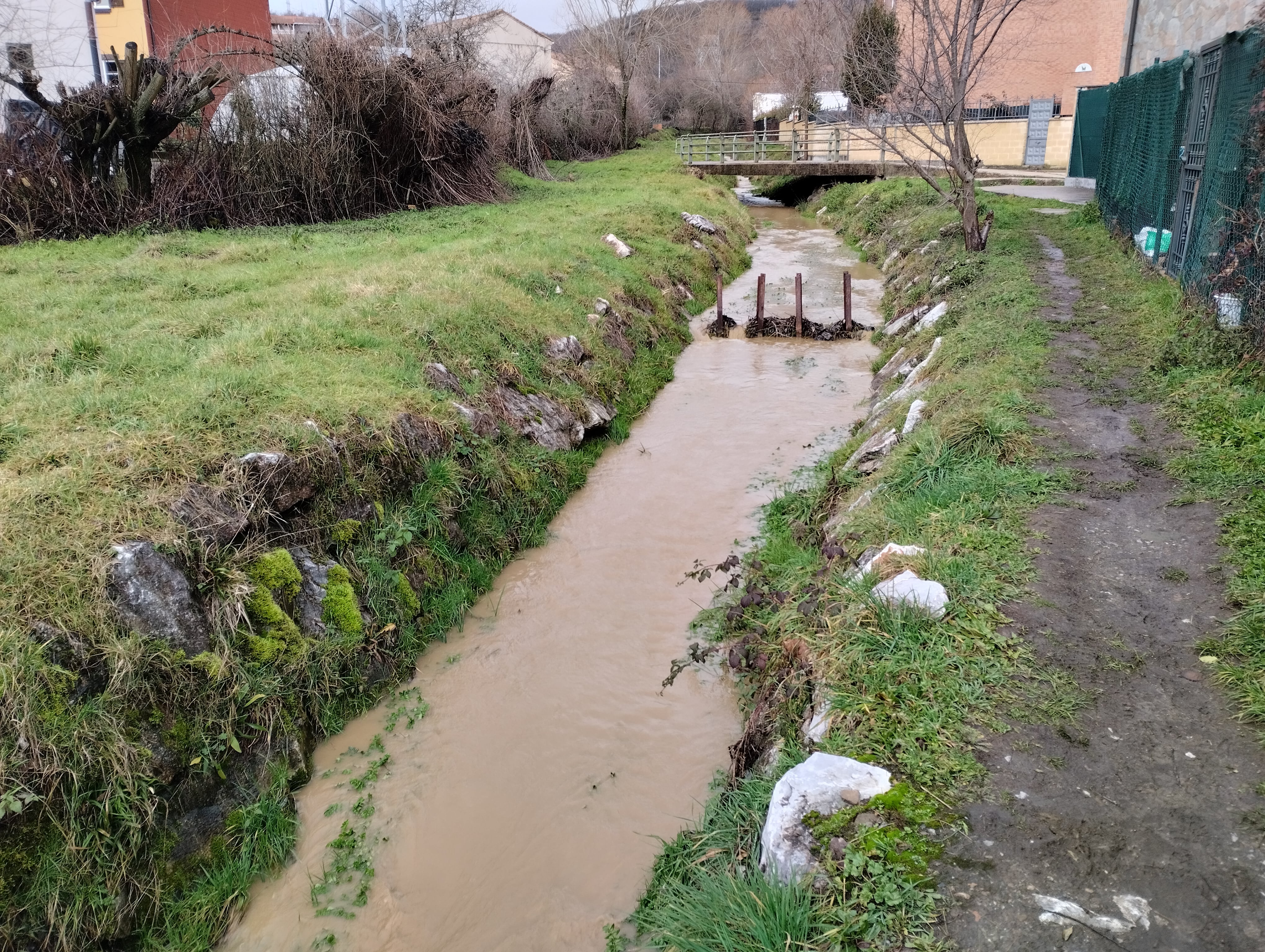 IU Guardo denuncia la contaminación que están provocando las obras de la línea de alta tensión en los ríos Corcos y Carrión