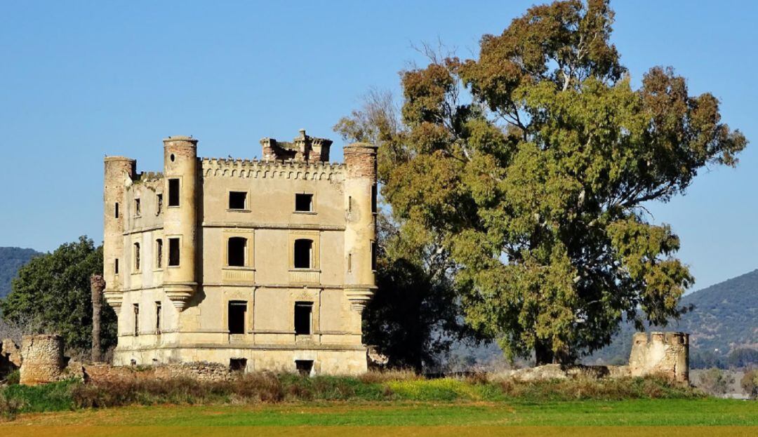 Castillo de la Isabela, construido por Torres Cabrera en 1871 en el entorno de Alcolea