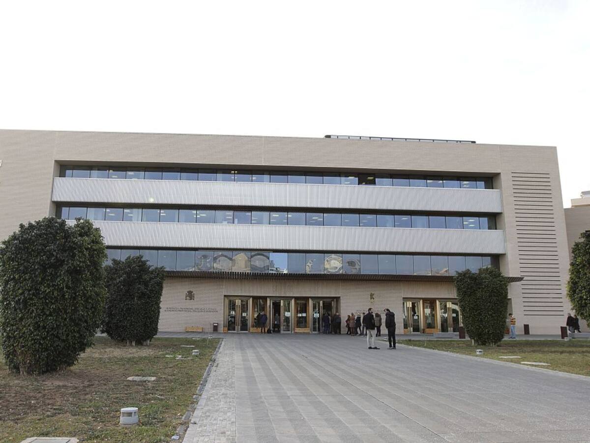 El Supremo absuelve a un profesor del delito de abuso sexual a cuatro menores