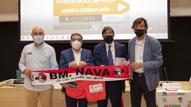 Renovación del convenio de colaboración entre el Campus de la UVa en Segovia y el Club Balonmano Nava