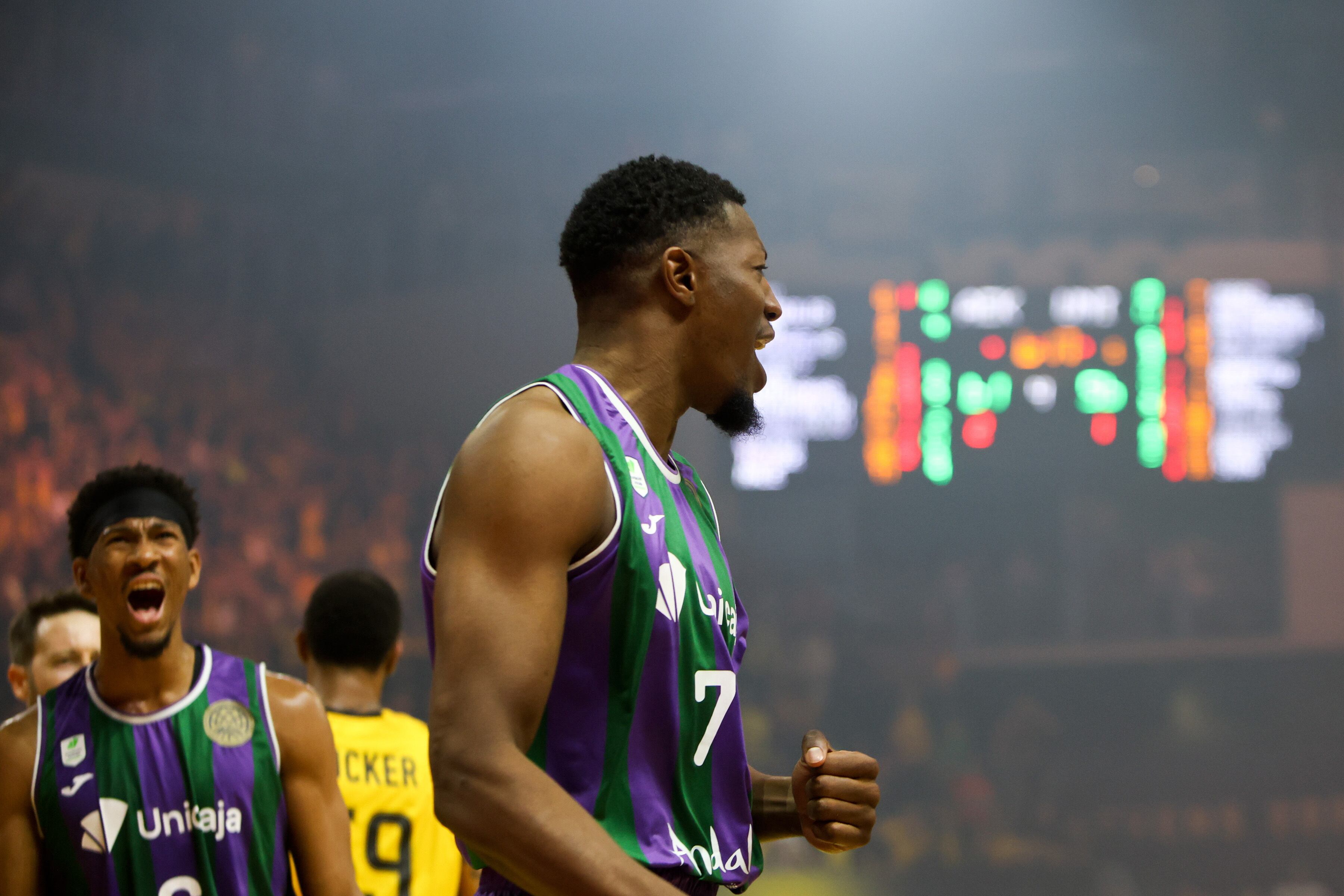 ATHENS (Greece), 09/05/2025.- Unicaja's Yankuba Sima celebrates during the FIBA Champions League Final Four semifinals match between AEK Betsson BC and Unicaja Malaga, in Athens, Greece, 09 May 2025. (Baloncesto, Liga de Campeones, Grecia, Atenas) EFE/EPA/GEORGIA PANAGOPOULOU