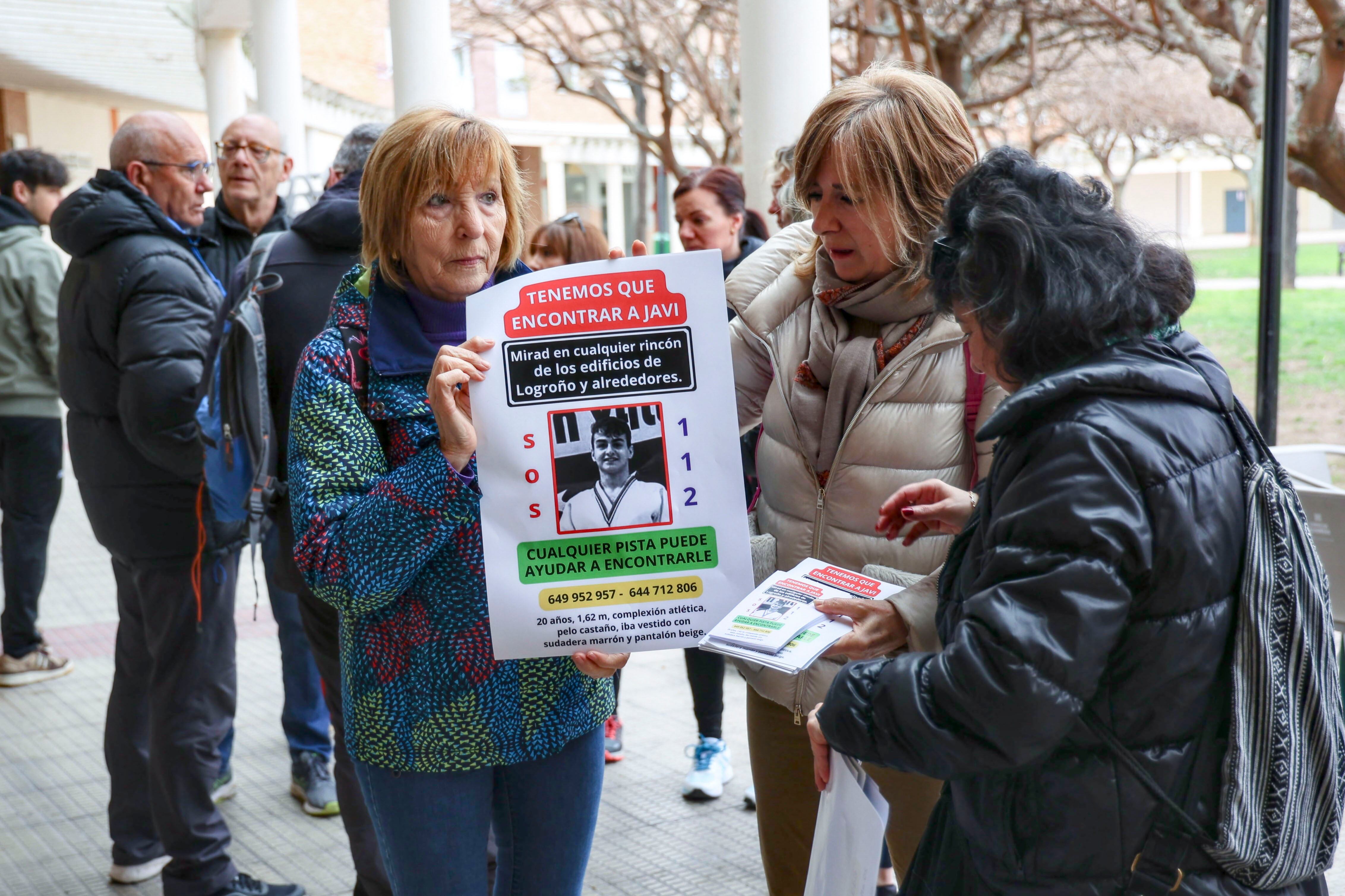LOGROÑO 12/03/2024.- Voluntariosa reunidos este martes en el punto de encuentro para continuar con la búsqueda del joven Javier Márquez, quien permanece desaparecido desde la madrugada del 2 al 3 de marzo. EFE/ Raquel Manzanares