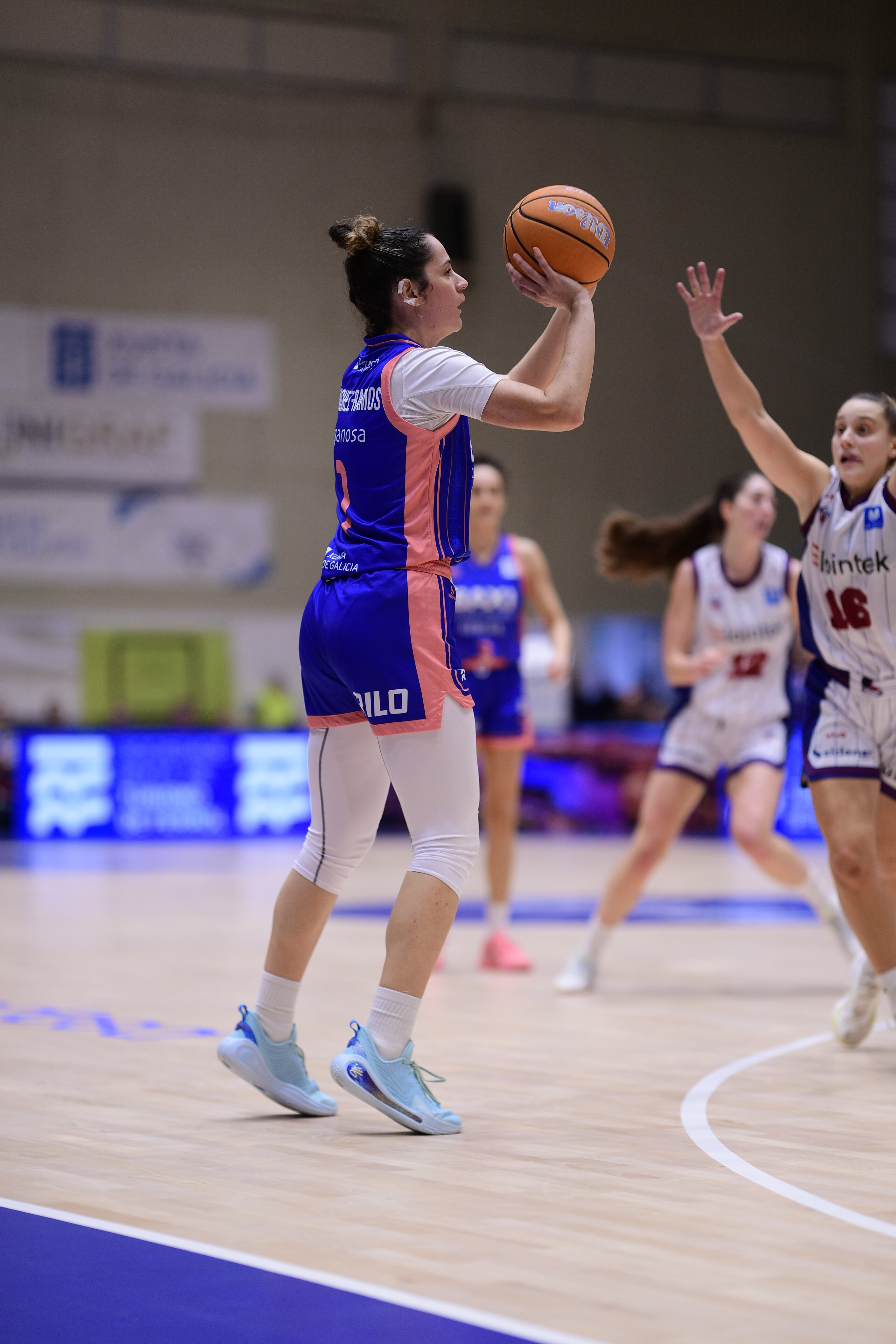 La alero Alba Sánchez-Ramos, firma por el Ingeniería Ambiental CAB Estepona para la temporada 2026-27