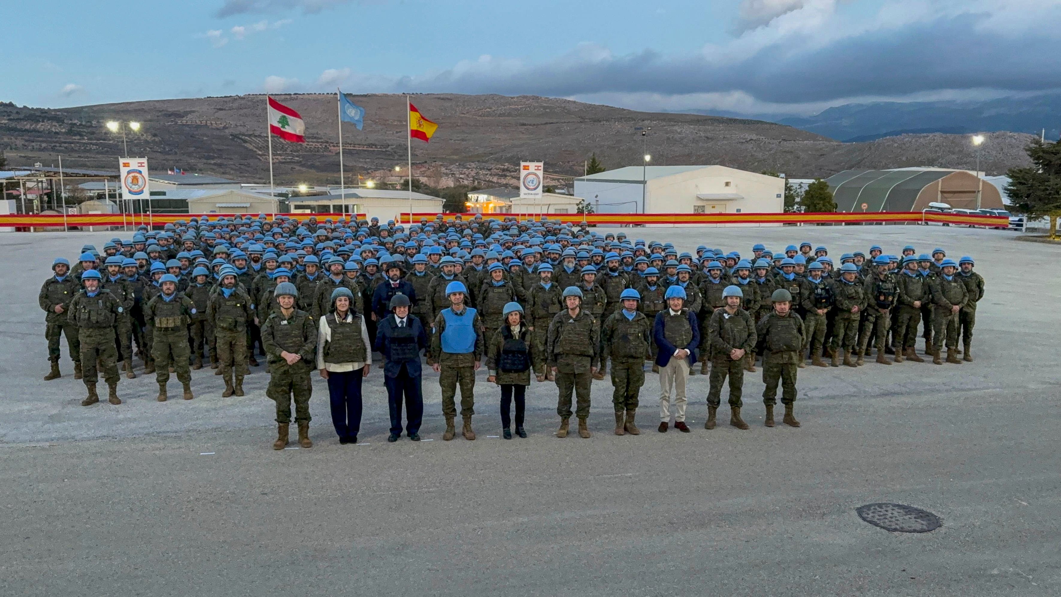 La ministra de Defensa, Margarita Robles en visita a los militares españoles desplegados en Líbano