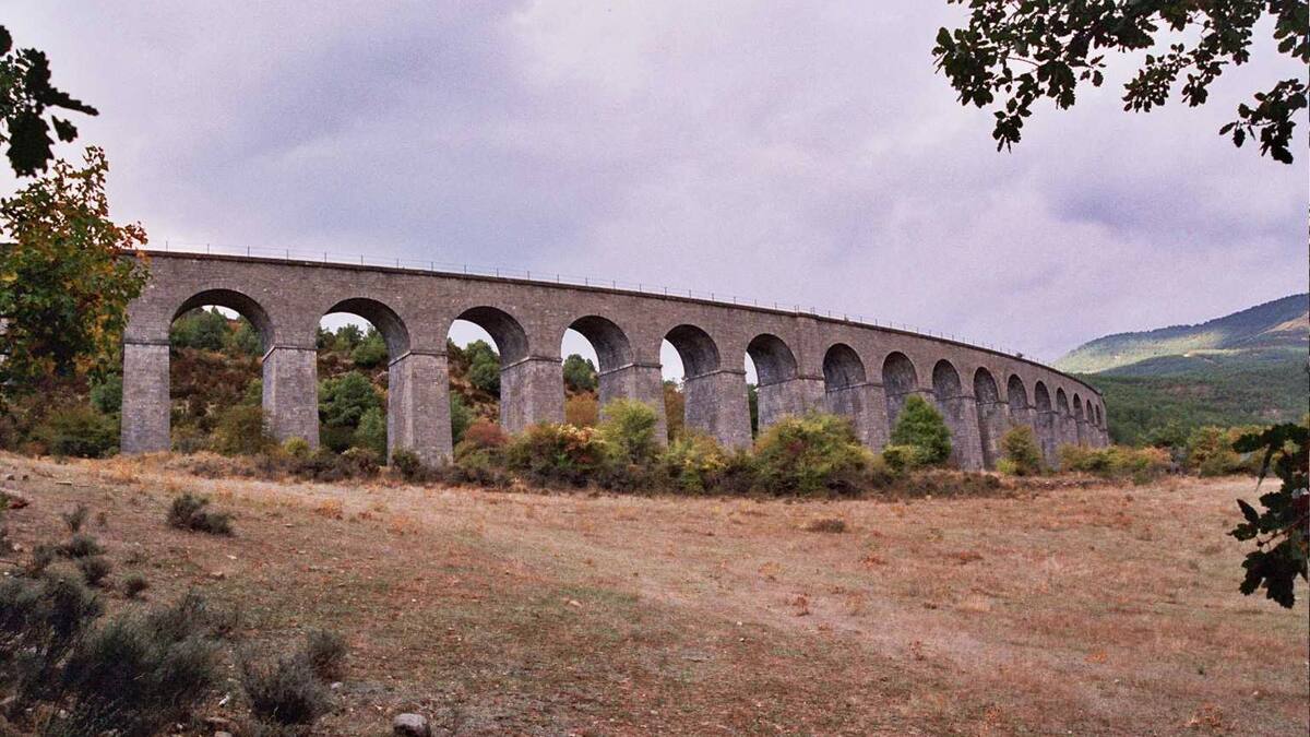Radio Huesca viaja por la provincia con el especial "De puente a puente"