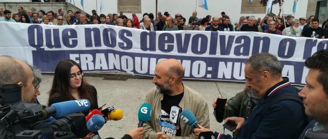 Néstor Rego, miembro de la agrupación comparece ante los medios. Foto de archivo