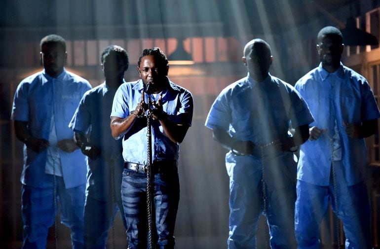 Kendrick Lamar durante su actuación en la gala de los Premios Grammy de 2016 