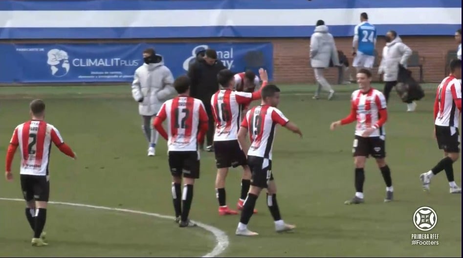 Los rojiblancos celebrando la victoria en Talavera en el partido de ida