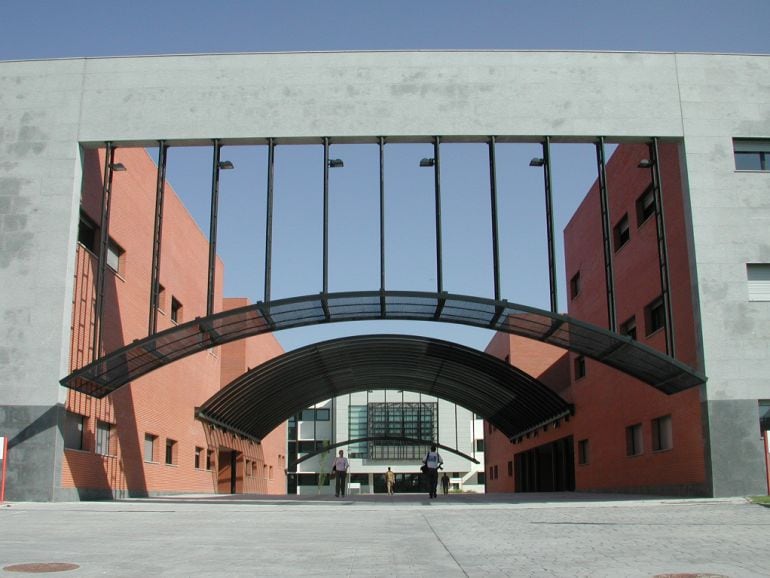 Interior del campus de la Universidad Rey Juan Carlos de Móstoles