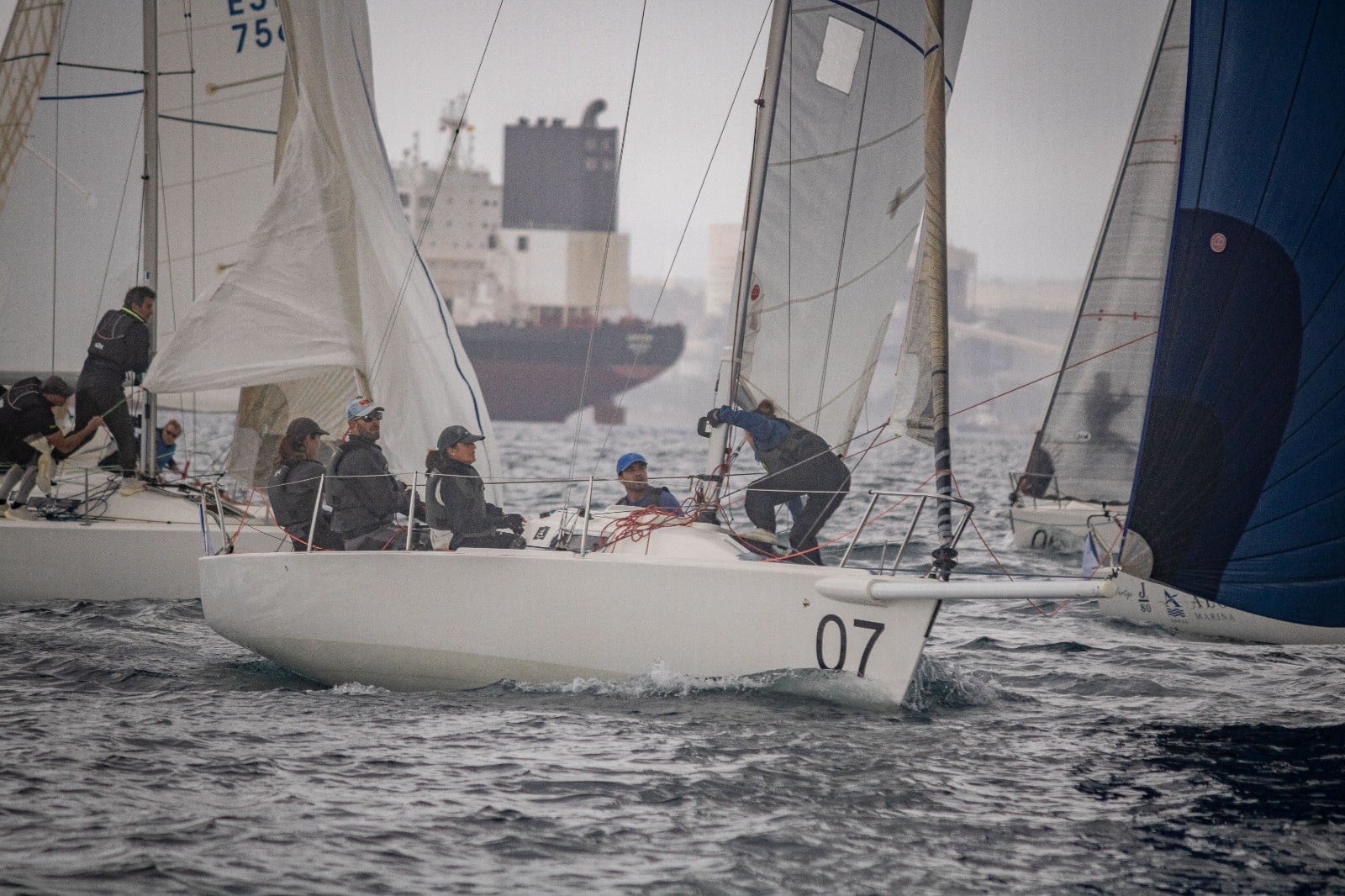 El barco malagueño Fiestas Team se impone con autoridad en la primera convocatoria de las series de Invierno del Circuito Alcaidesa Marina de J/80