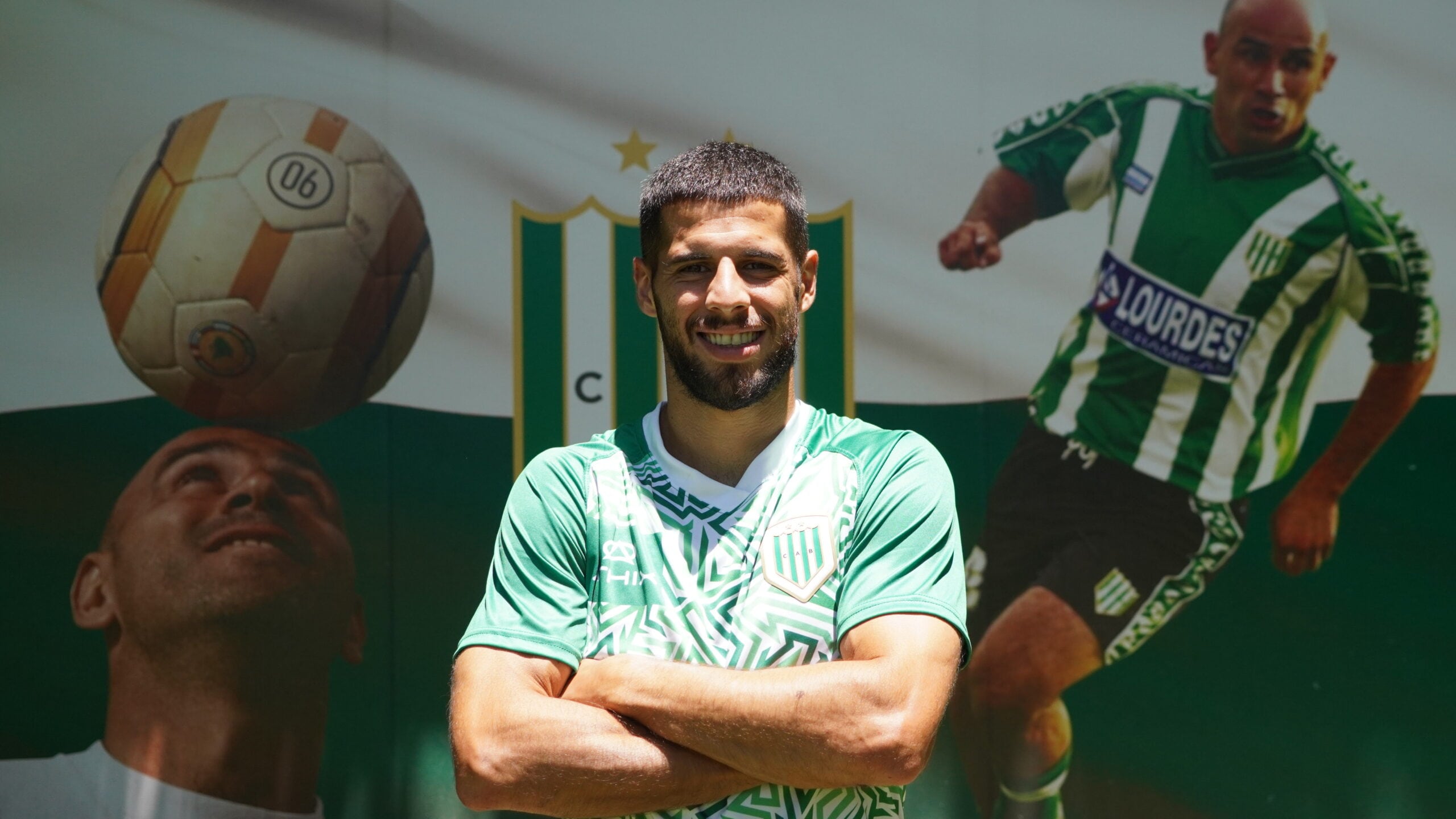 Emanuel Insúa, al fichar por el Banfield argentino (cedida)