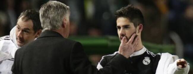 Ancelotti felicita a Isco