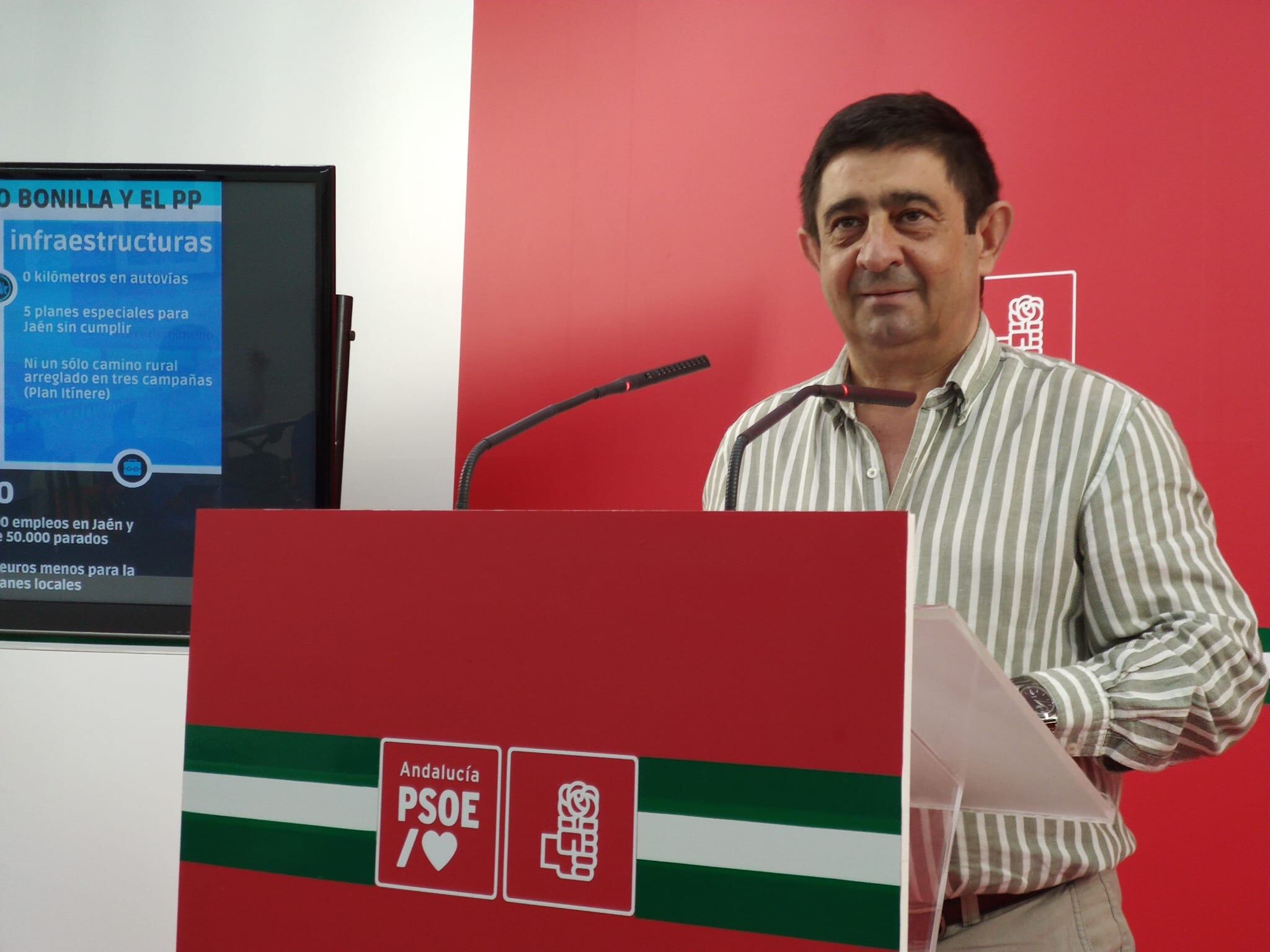 Francisco Reyes, secretario general de los socialistas jiennenses, durante una rueda de prensa en Jaén