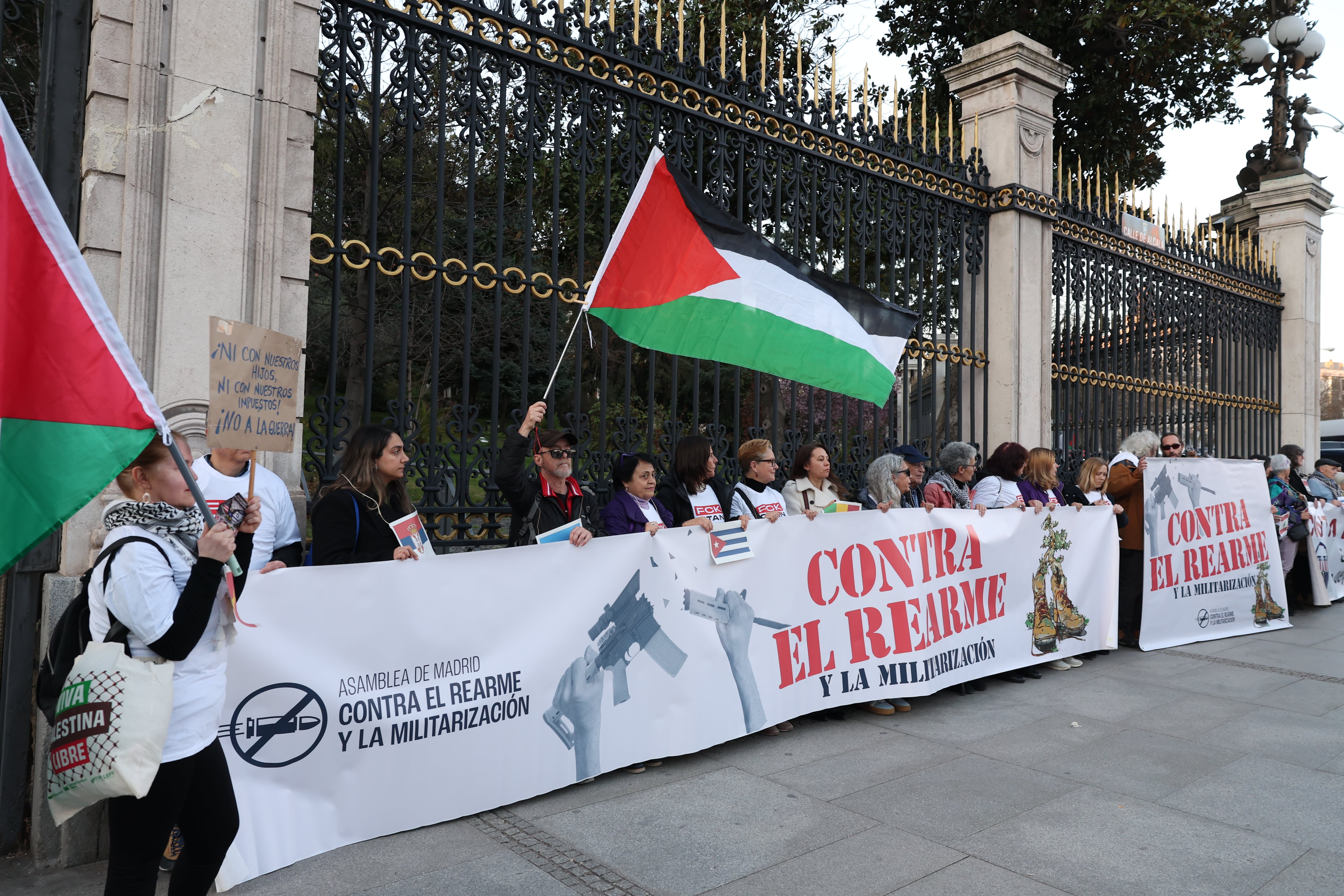 España saca a la calle el "No a la guerra" para exigir el fin del conflicto en Oriente Próximo