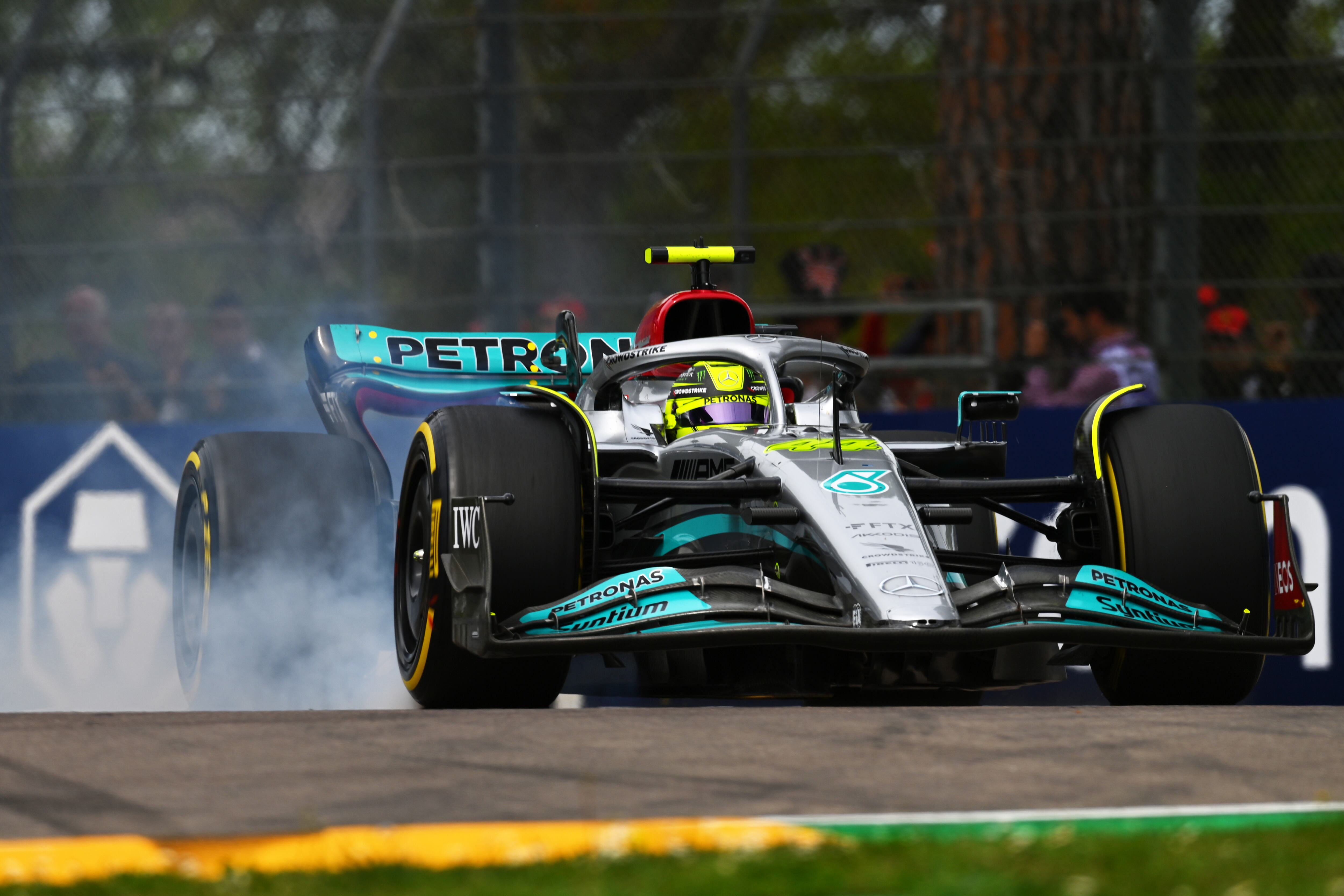 Lewis Hamilton durante el GP de la Emilia-Romaña