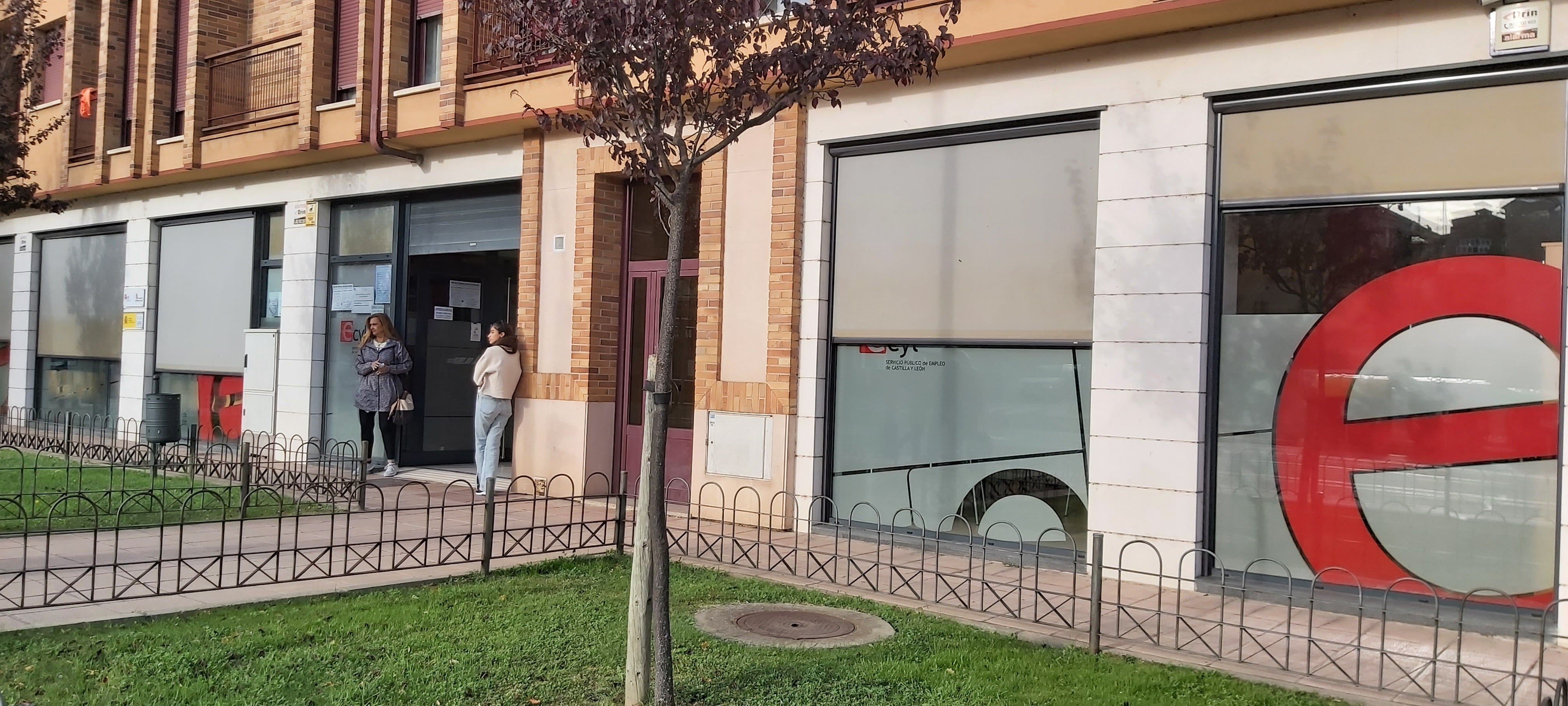 Oficinas del ECYL (Servicio Público de Empleo de Castilla y León) y del SEPE (Servicio Público de Empleo Estatal) [antiguo INEM] en Segovia capital (Barrio de San Lorenzo)