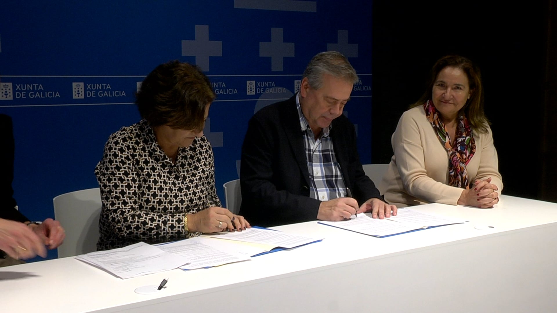 Firma del convenio entre Érguete y la Xunta de Galicia.