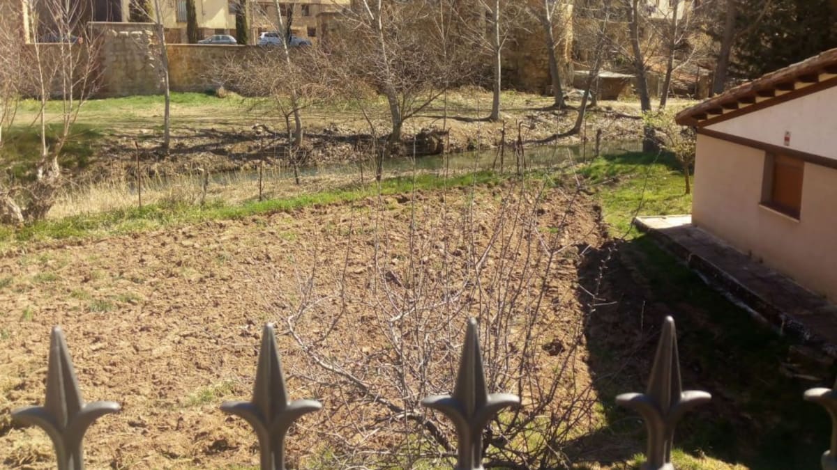 Eduardo: "Llevaba el pan a 9 pueblos, pero lo tuve que dejar porque cada vez había menos gente"