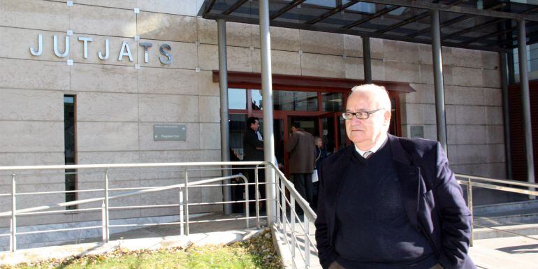 Josep Prat, sortint dels jutjats de Reus, en una imatge d'arxiu .