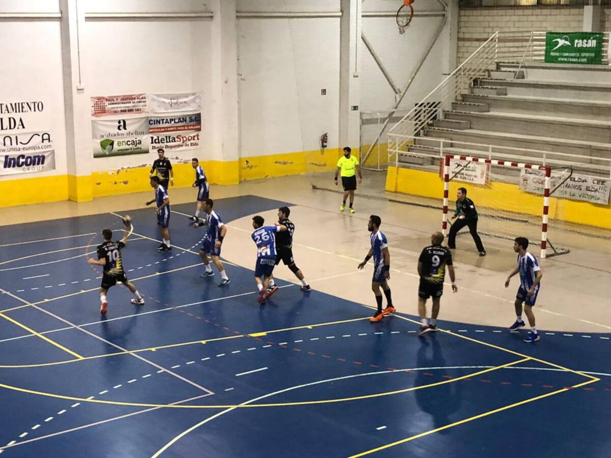 El Bm. Elda - C.E.E. cumplió el guión ante el colista (28-17)