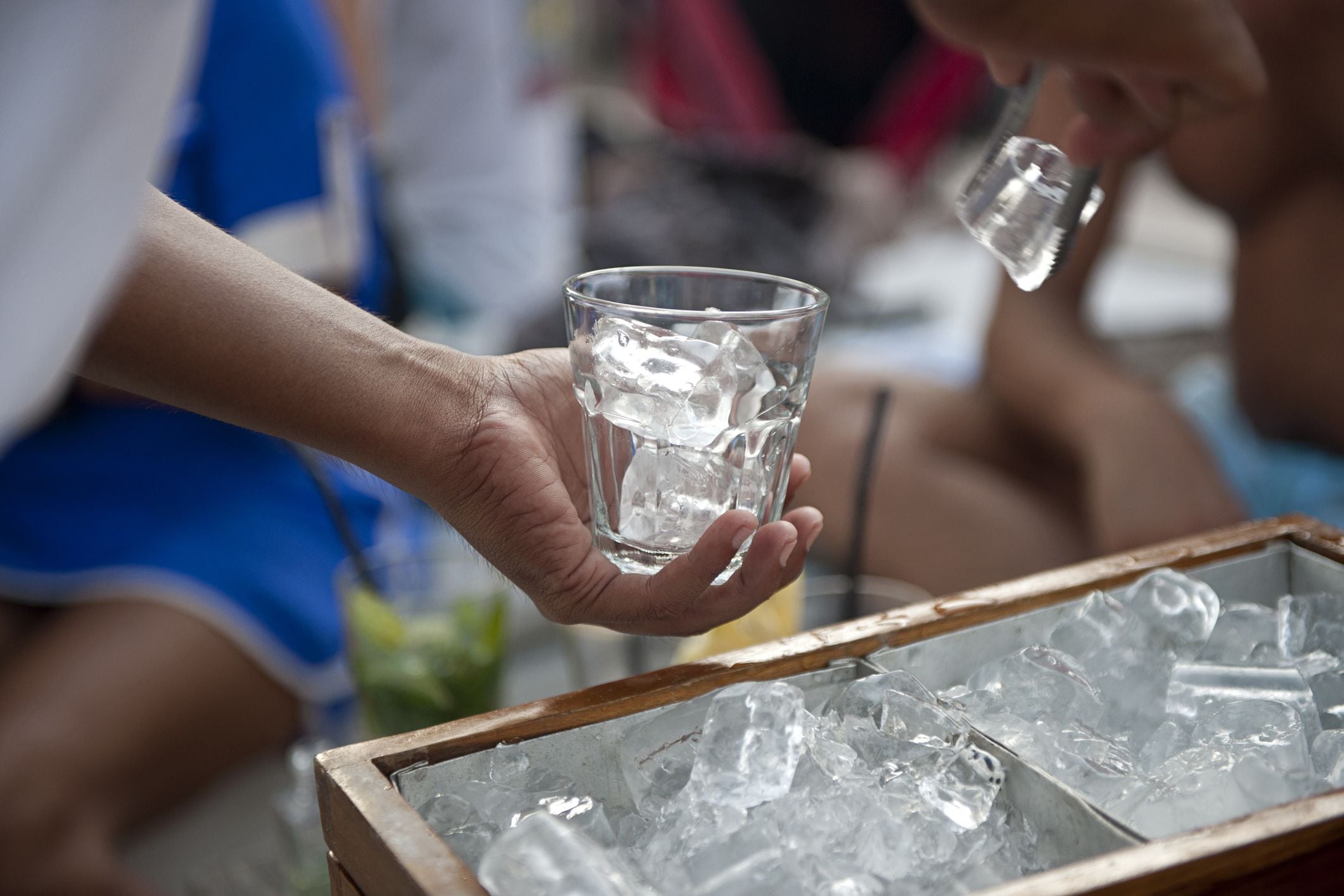 Cubitos de hielo en un bar