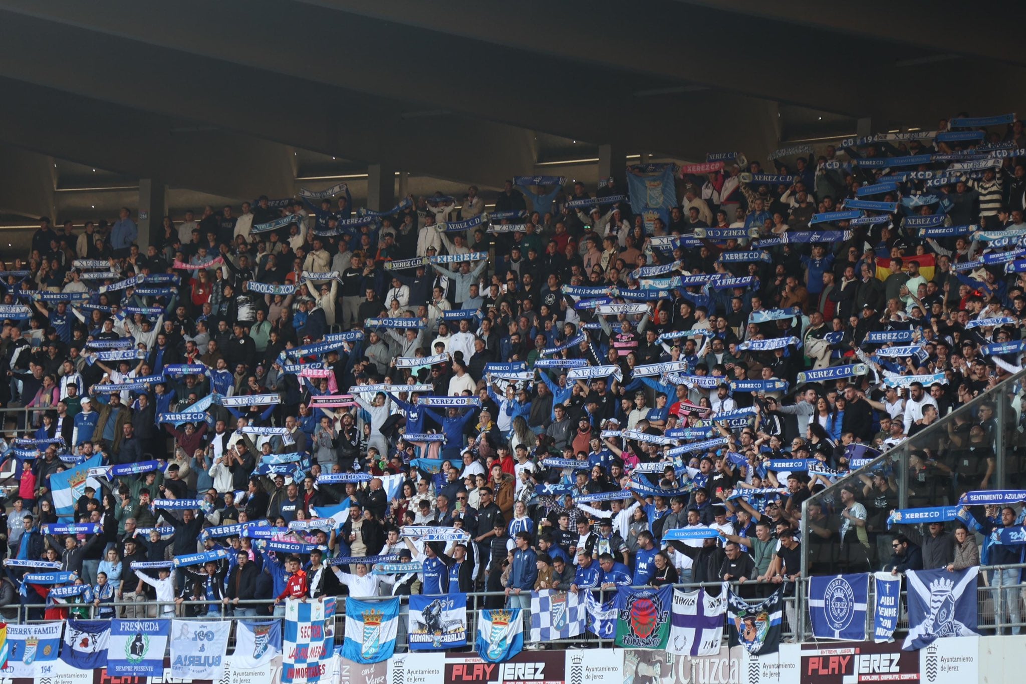 Aficionados del Xerez CD en el derbi de Chapín