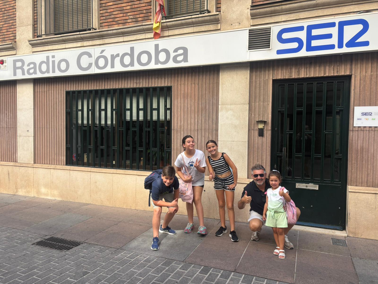 Alumnos de la escuela de verano del Figueroa visitan Radio Córdoba