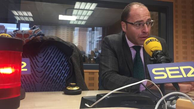 El presidente de la asociación Hoteles de Valladolid, durante la entrevista en los estudios de la SER