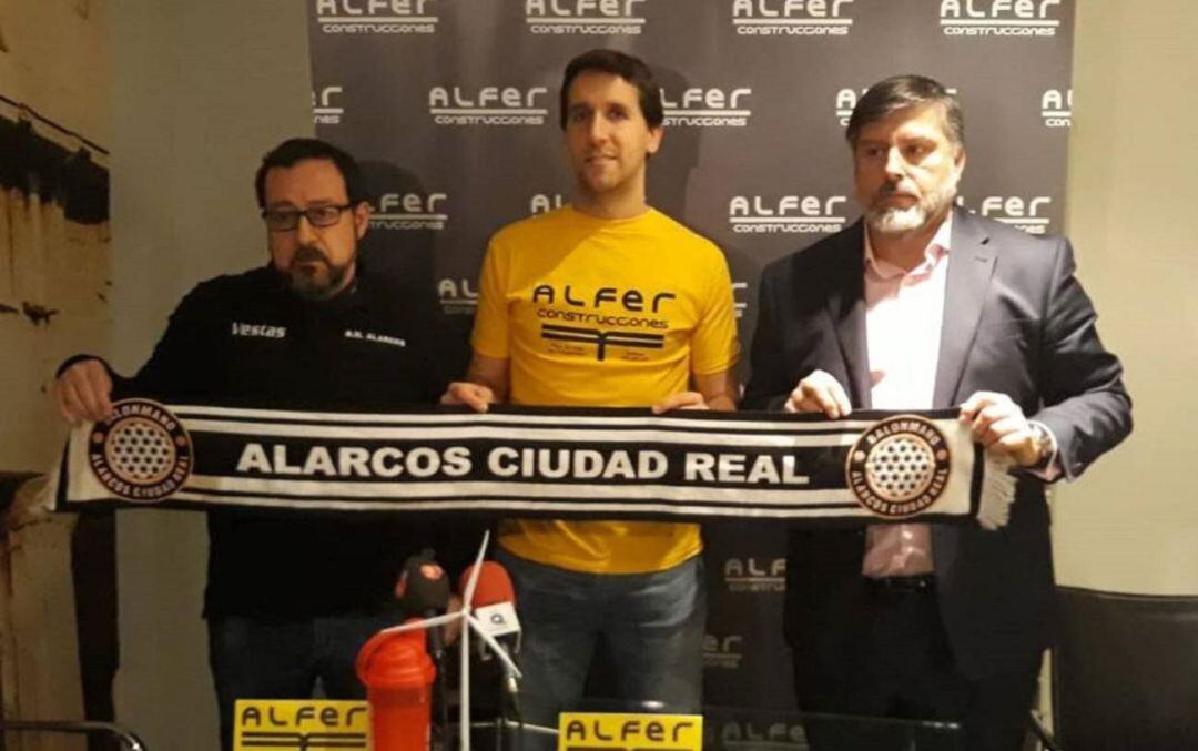 Ángel Pérez de Inestrosa en su presentación con el Alarcos 