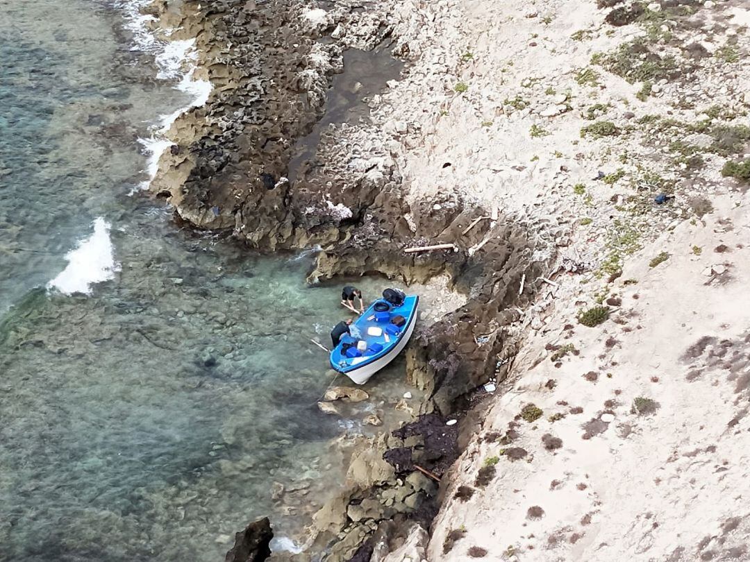 Imagen de una patera en Formentera