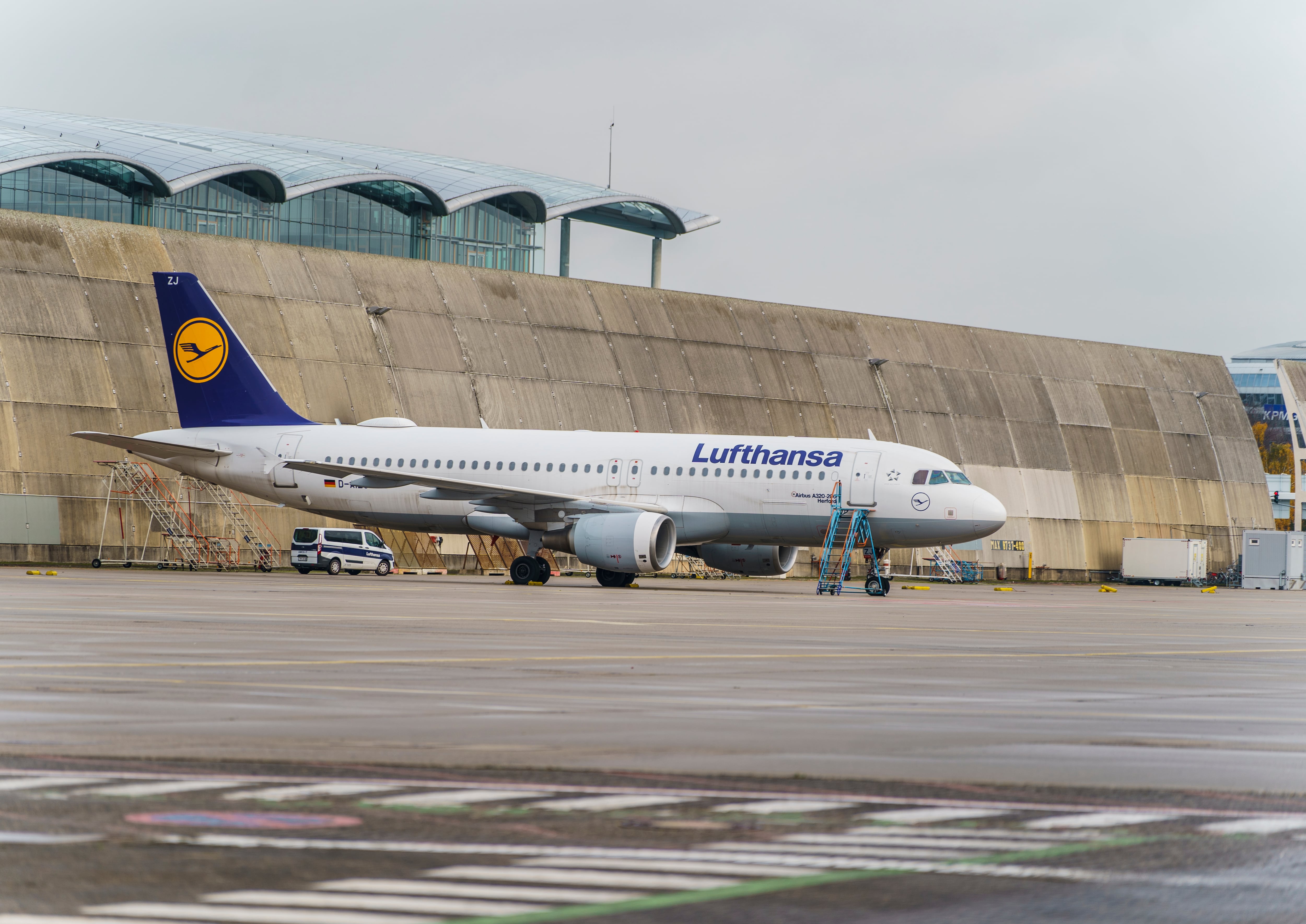 08 December 2022, Hessen, Frankfurt/Main: A Lufthansa aircraft stands in front of the Lufthansa Technik maintenance hangar. Photo: Andreas Arnold/dpa (Photo by Andreas Arnold/picture alliance via Getty Images)