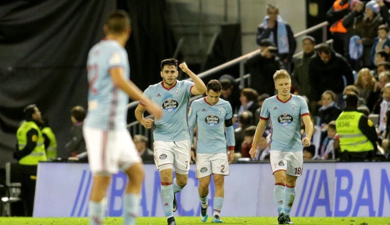 Maxi Gómez celebra su tanto en Balaídos