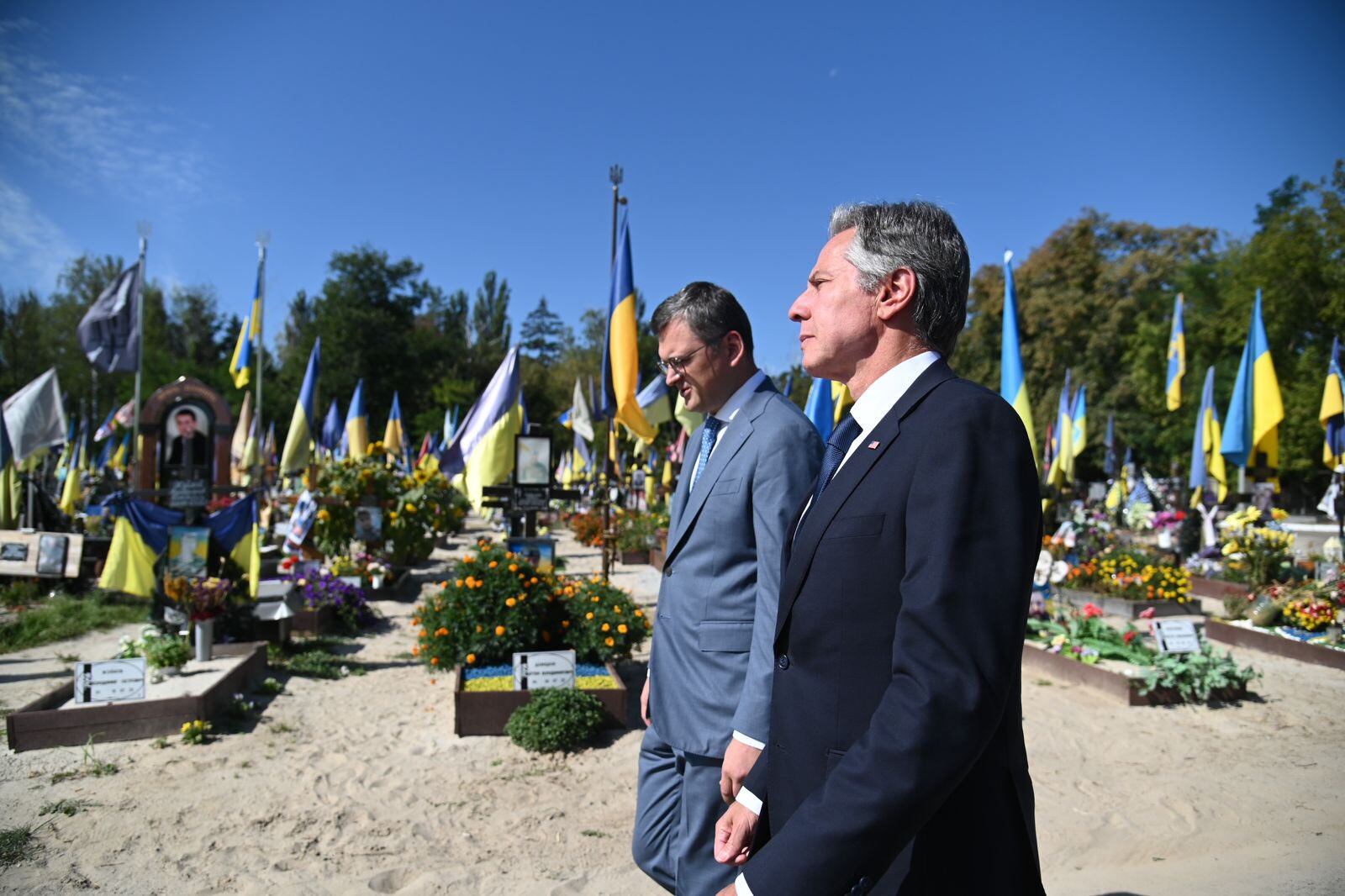 El ministro de Defensa de Ucrania, Dmitro Kuleba, junto a Antony Blinken poco después de que el Secretario de Estado de EEUU llegara a Kiev