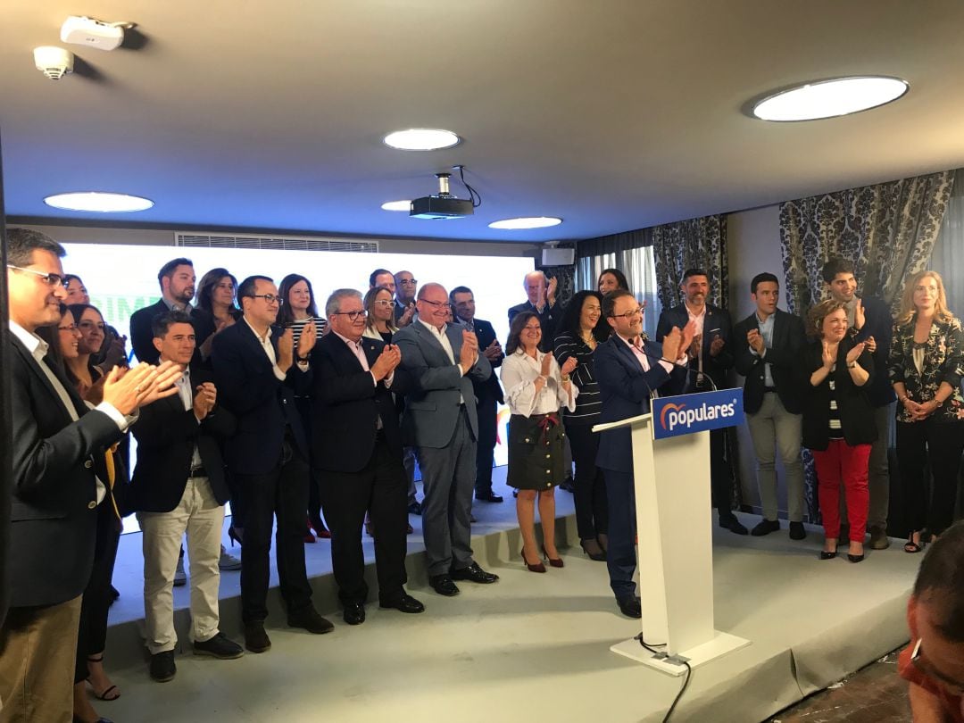 Eric Domínguez interviene junto a los integrantes de la candidatura de Javier Márquez.