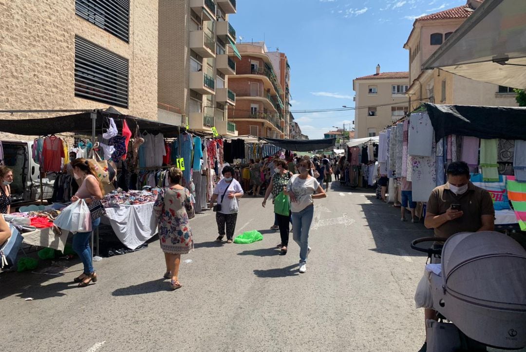 Imagen del mercado de la Fama tras su vuelta del confinamiento en la Calle Alicante 