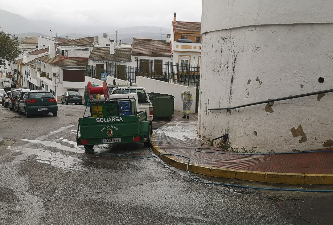 Efectivos de Soliarsa en la barriada de San Rafael