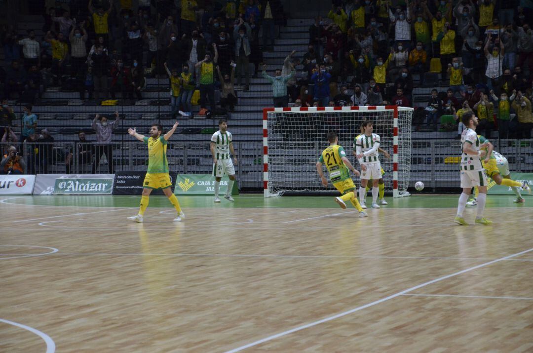 Nueva victoria del cuadro amarillo. El Jaén Paraíso Interior goleó al Córdoba P. de la Humanidad por 6-2