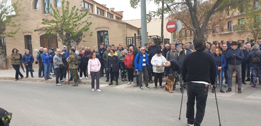 Vecinos de Foios reunidos para buscar a Miguel Lázaro