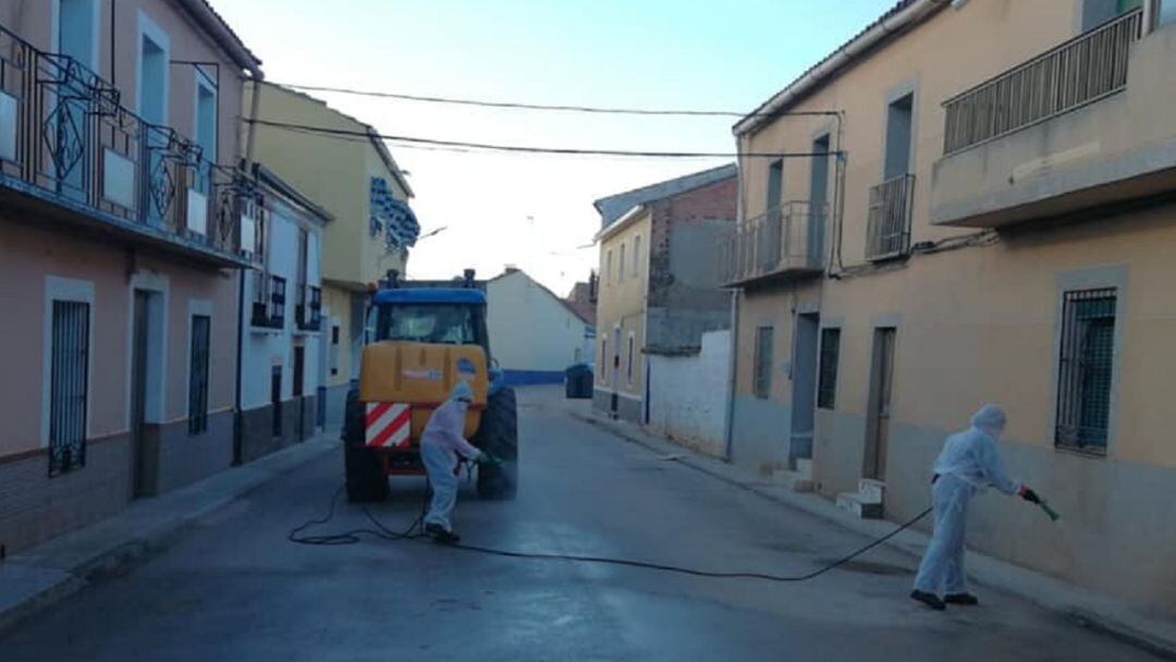 Agricultores empiezan a limpiar las vias en Puebla del Príncipe