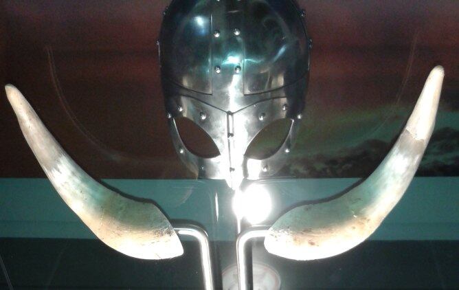 Un dels mites que vol desmuntar la mostra és el dels cascos amb banyes al cap