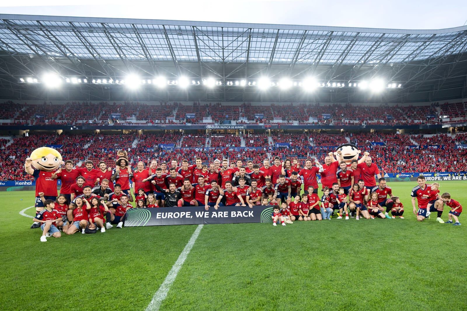 La plantilla de Osasuna en la despedida de la temporada pasada en el Sadar