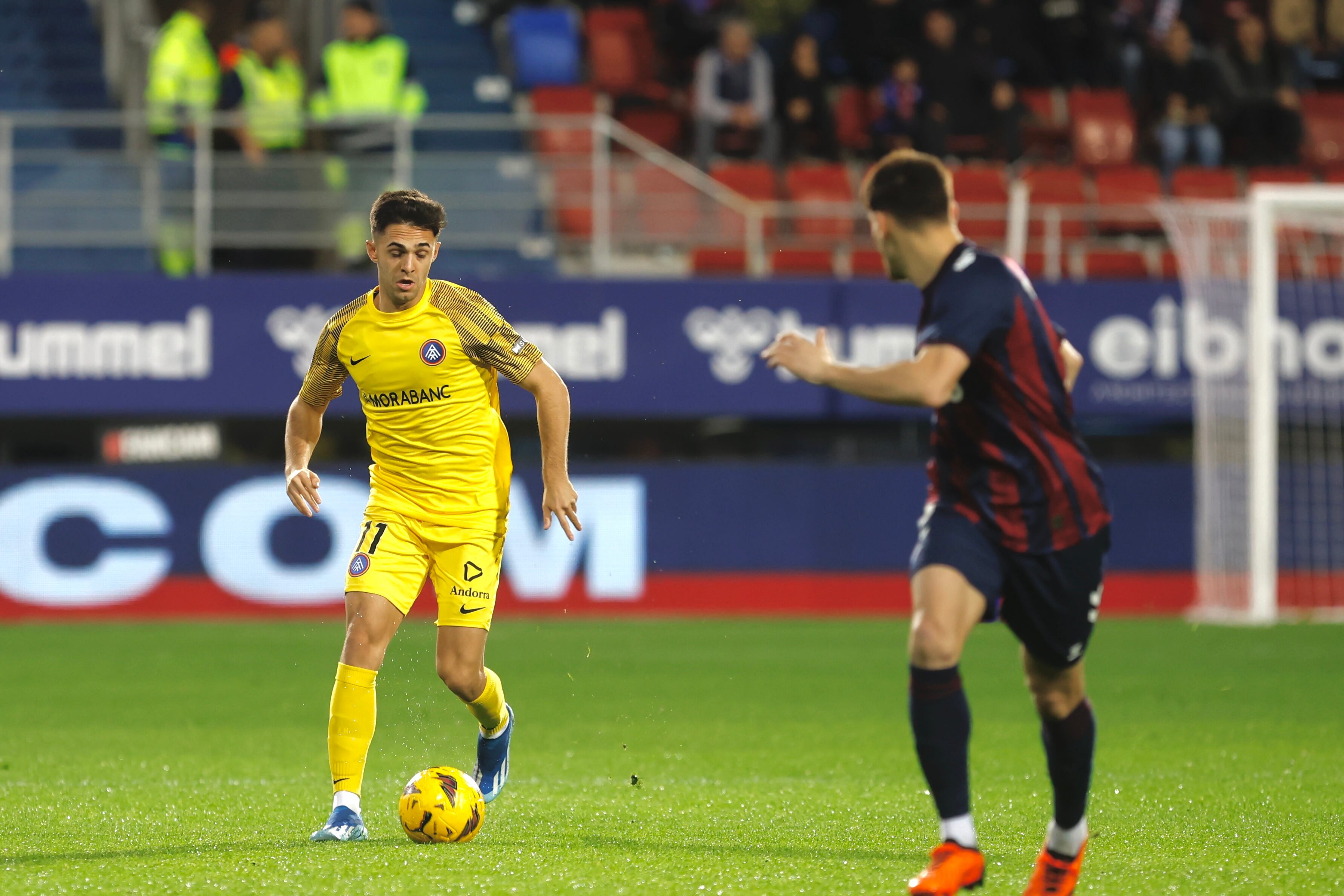 El migcampista de l&#039;FC Andorra, Àlvaro Martín, en el duel de la setmana passada contra l&#039;Eibar