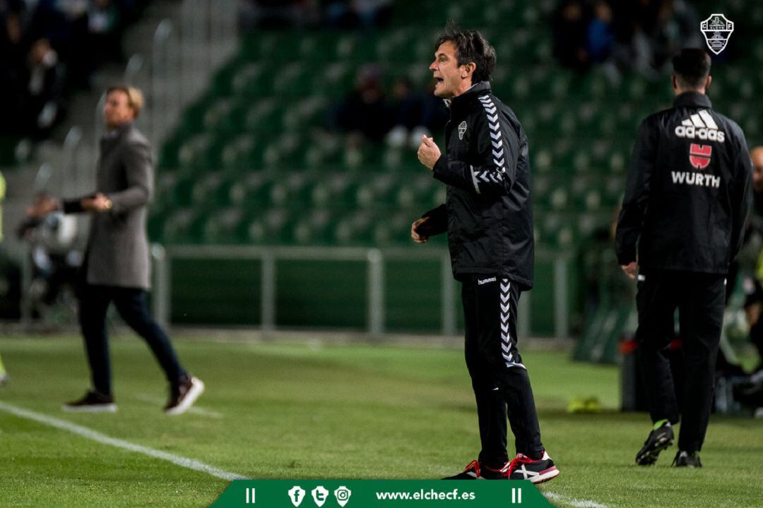 Pacheta durante un partido del Elche en el Martínez Valero