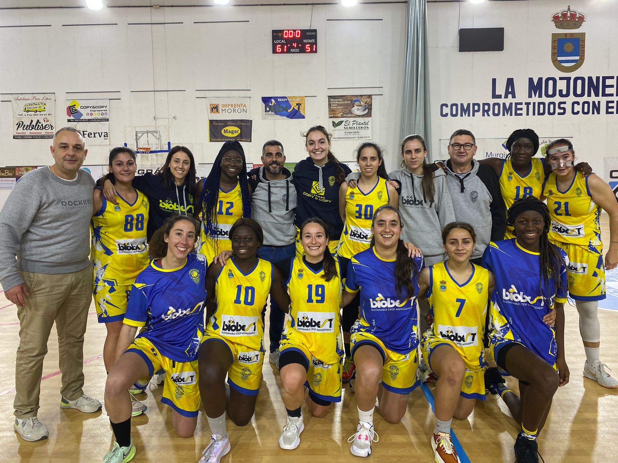 El encuentro comenzó con dominio de las mojoneras en todas las facetas.