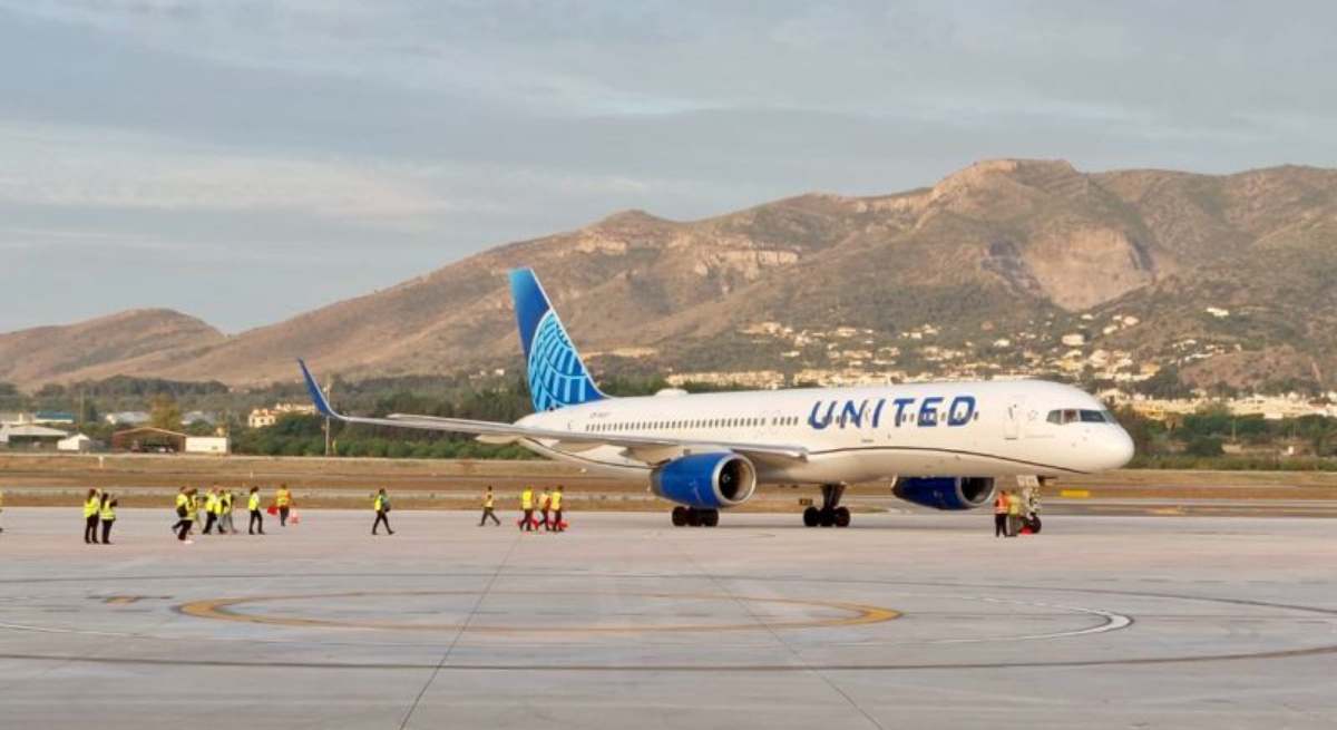 El avión de United aterrizado en el Aeropuerto de Málaga