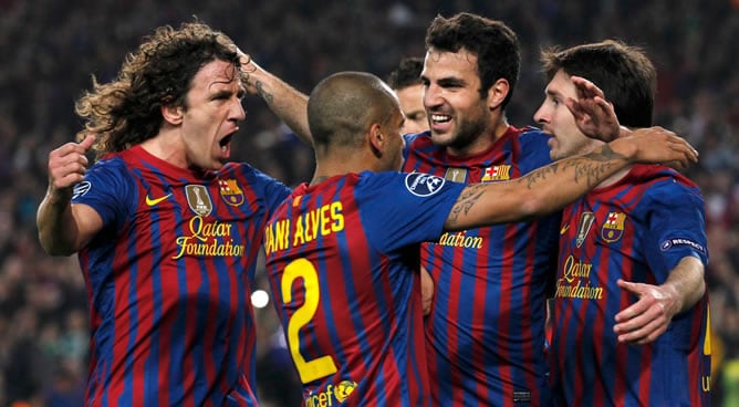 Puyol, Alves, Messi y Cesc celebran el segundo gol del argentino ante el Milan