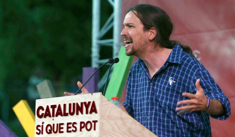 El líder de Podemos, Pablo Iglesias, interviene en un acto de campaña celebrado en Sant Boi de Llobregat (Barcelona)