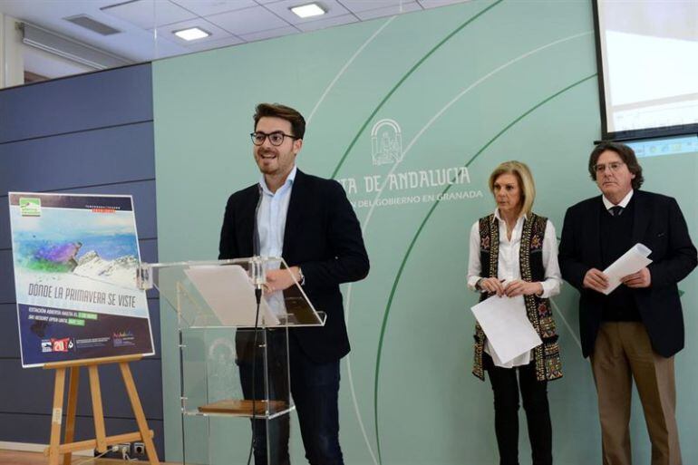 El delegado de Deporte de la Junta de Andalucía, Guirllermo Quero, durante la presentación de la Campaña de Primavera de Sierra Nevada.