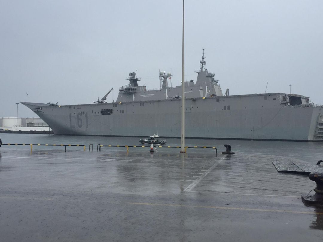 El Portaaeronaves &quot;Juan Carlos I&quot; en el puerto de Algeciras